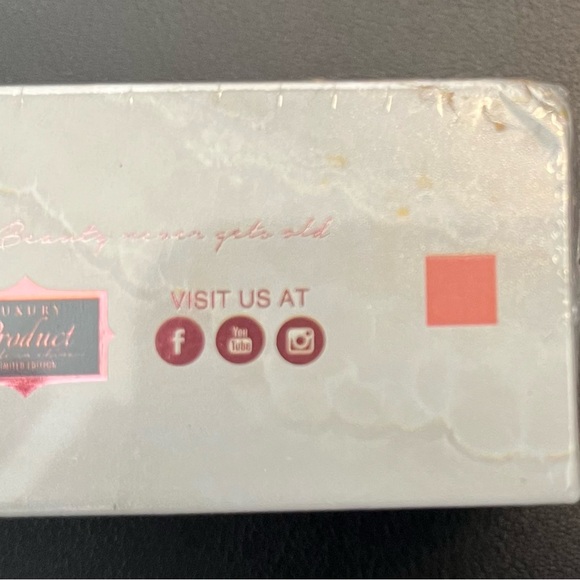 Predire Paris Lip Balm, Lip Oil, Lip Gloss Set, Matte Lipstick Set - MSRP 500 - Picture 7 of 8